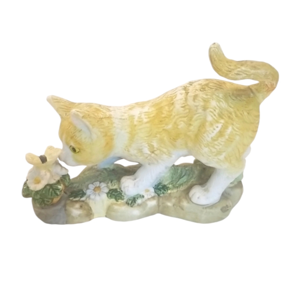 GEI 1999 Vintage Cat Figurine with Butterfly